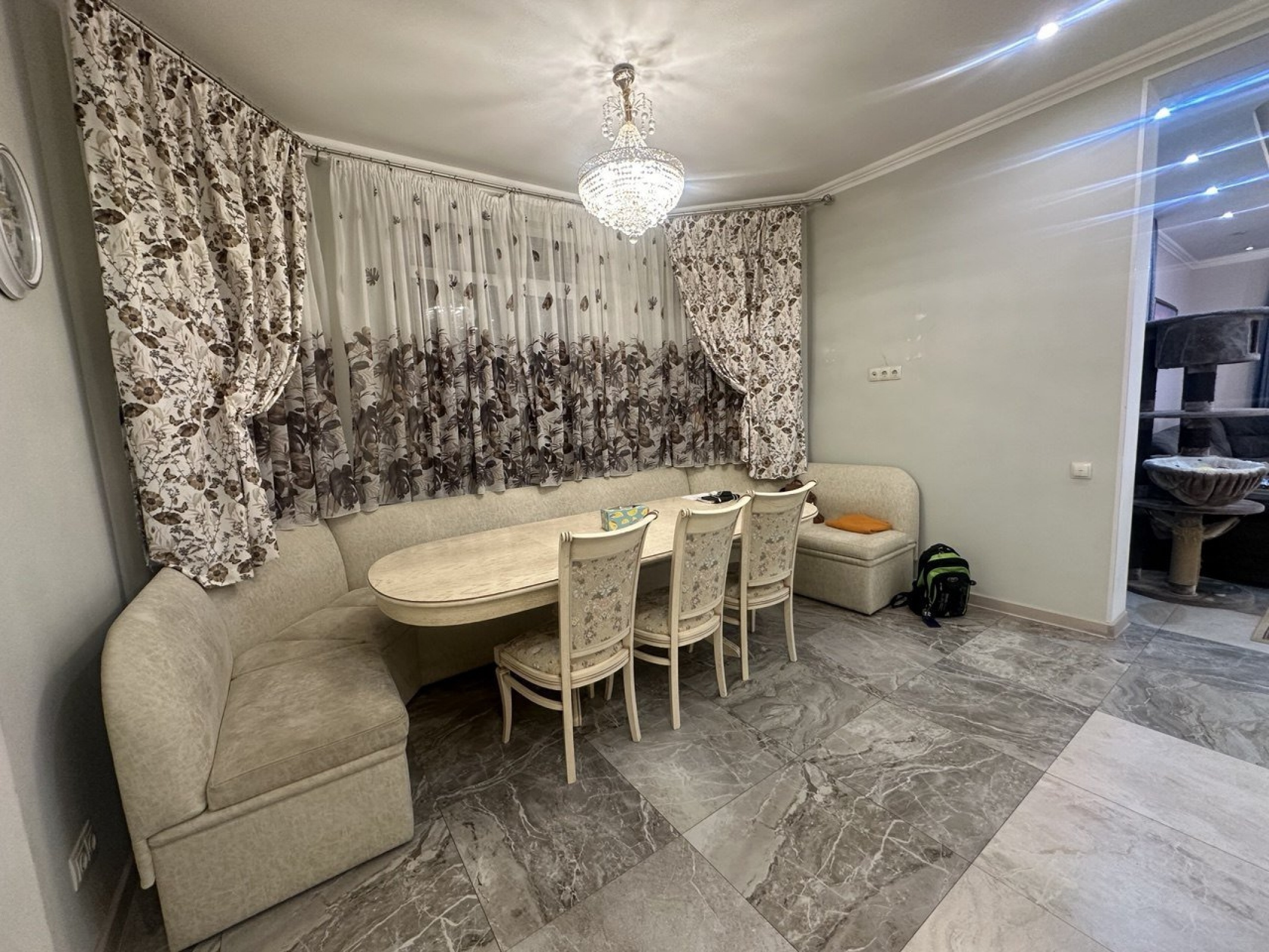 3-этажный коттедж, 250 м²