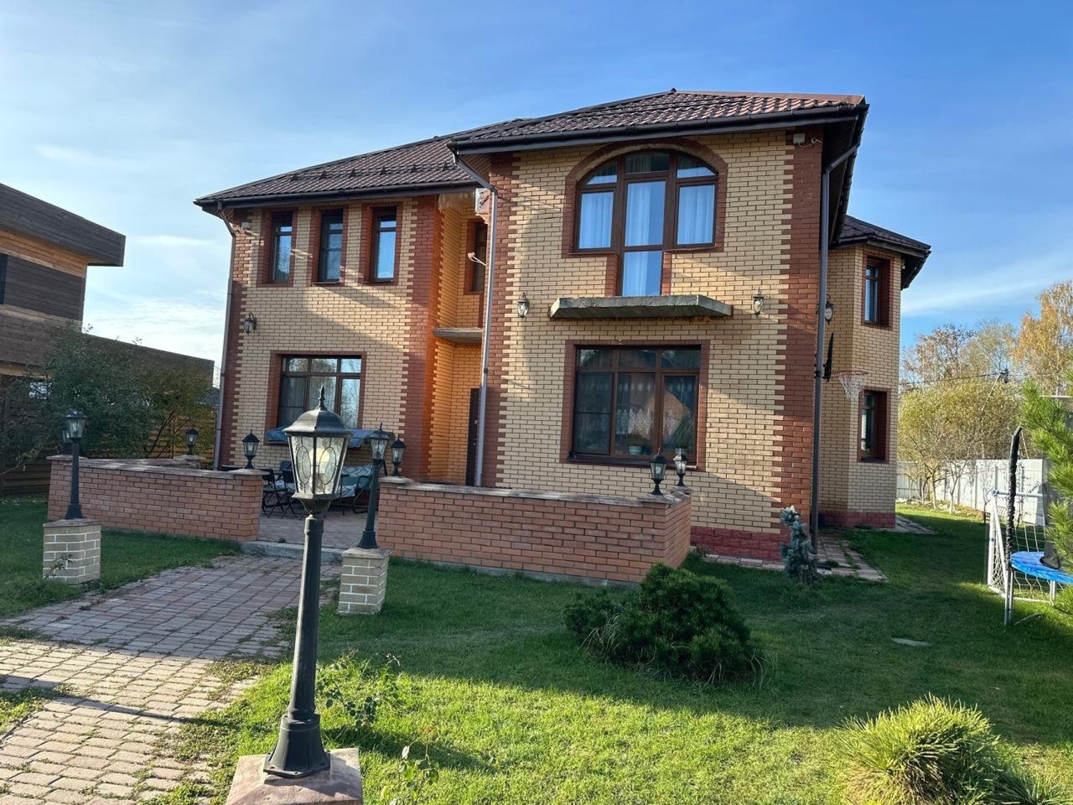 3-этажный коттедж, 250 м²