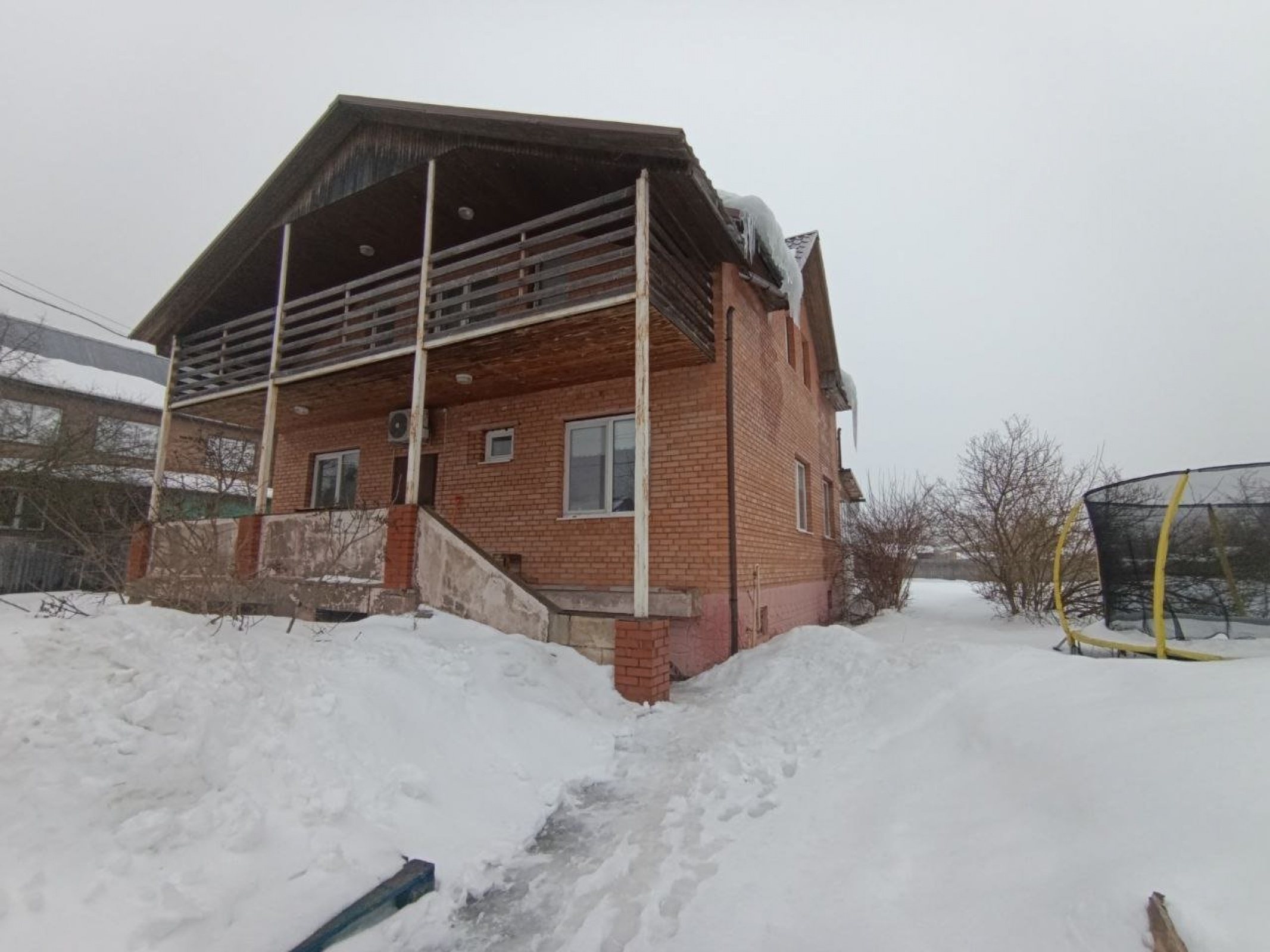 2-этажный коттедж, 215 м²