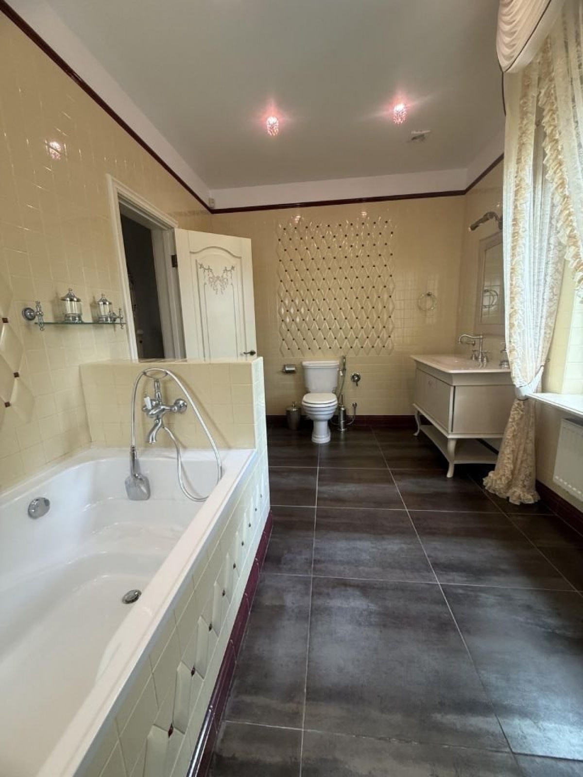 3-этажный коттедж, 420 м²