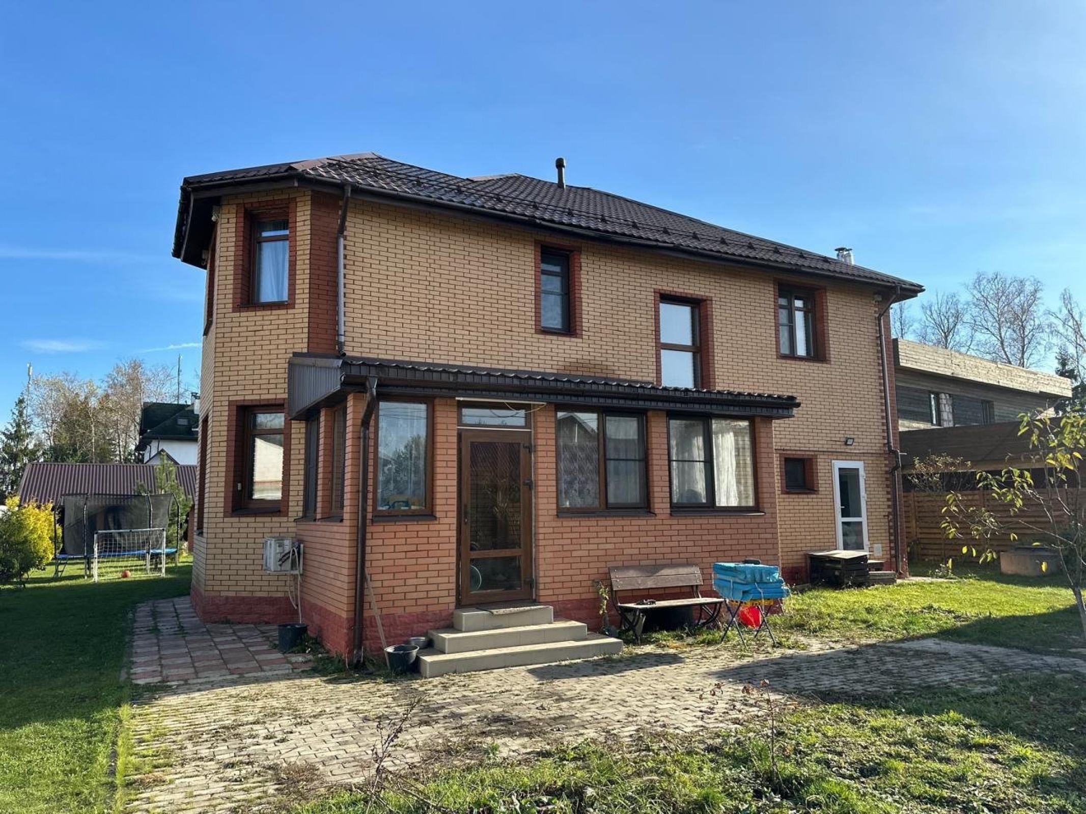 3-этажный коттедж, 250 м²