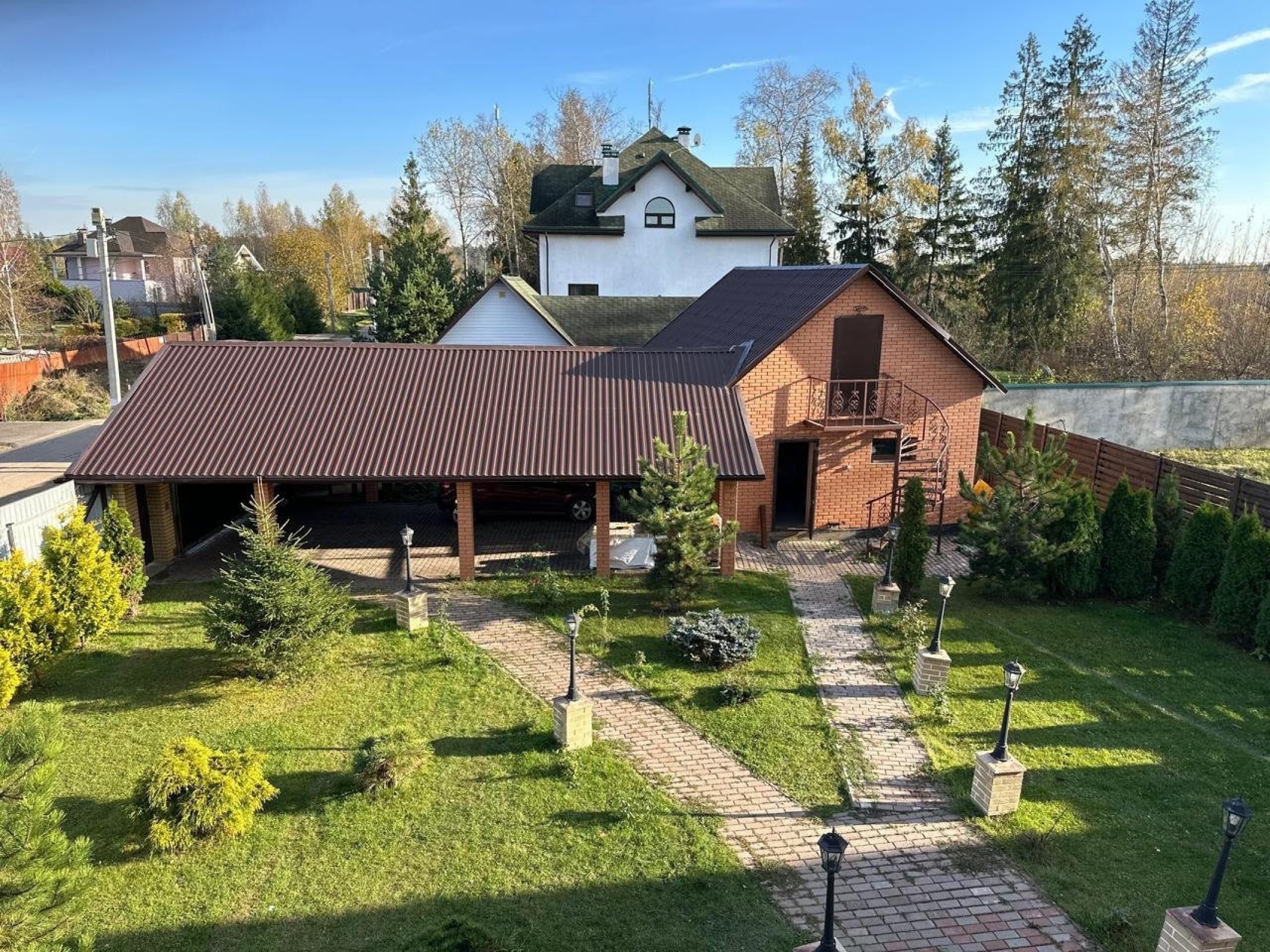 3-этажный коттедж, 250 м²