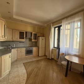 Москва,&nbsp;ЗАО,&nbsp;р-н Кунцево,&nbsp;Ельнинская ул.,&nbsp;15К3

&nbsp;

Общая площадь: 140&nb...