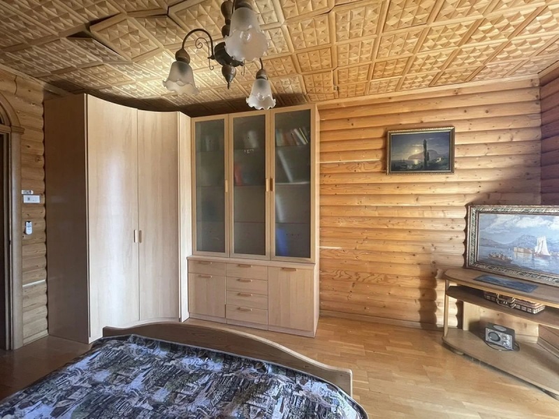 40% часть 3-этажного дома, 300 м²