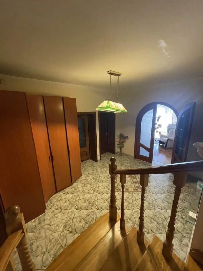 40% часть 3-этажного дома, 300 м²
