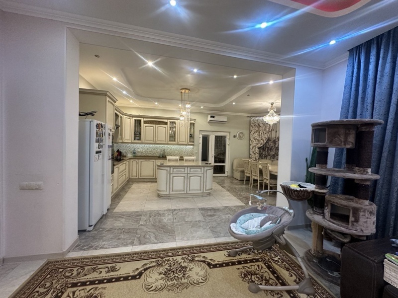 3-этажный коттедж, 250 м²