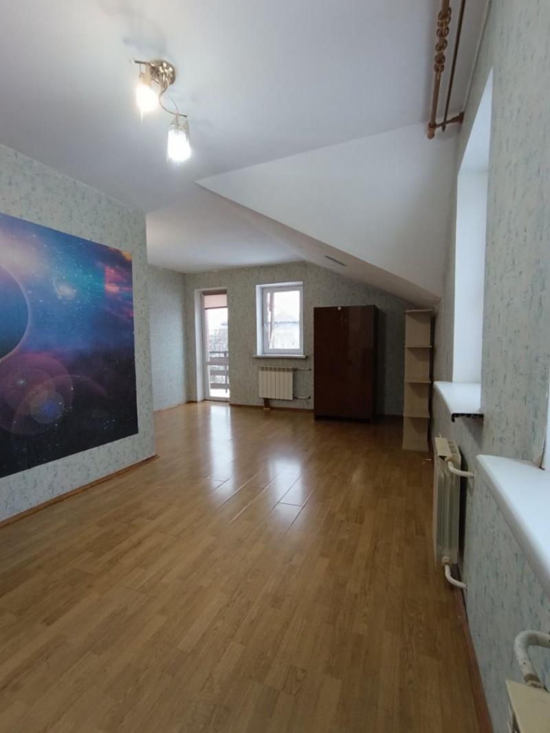 2-этажный коттедж, 215 м²