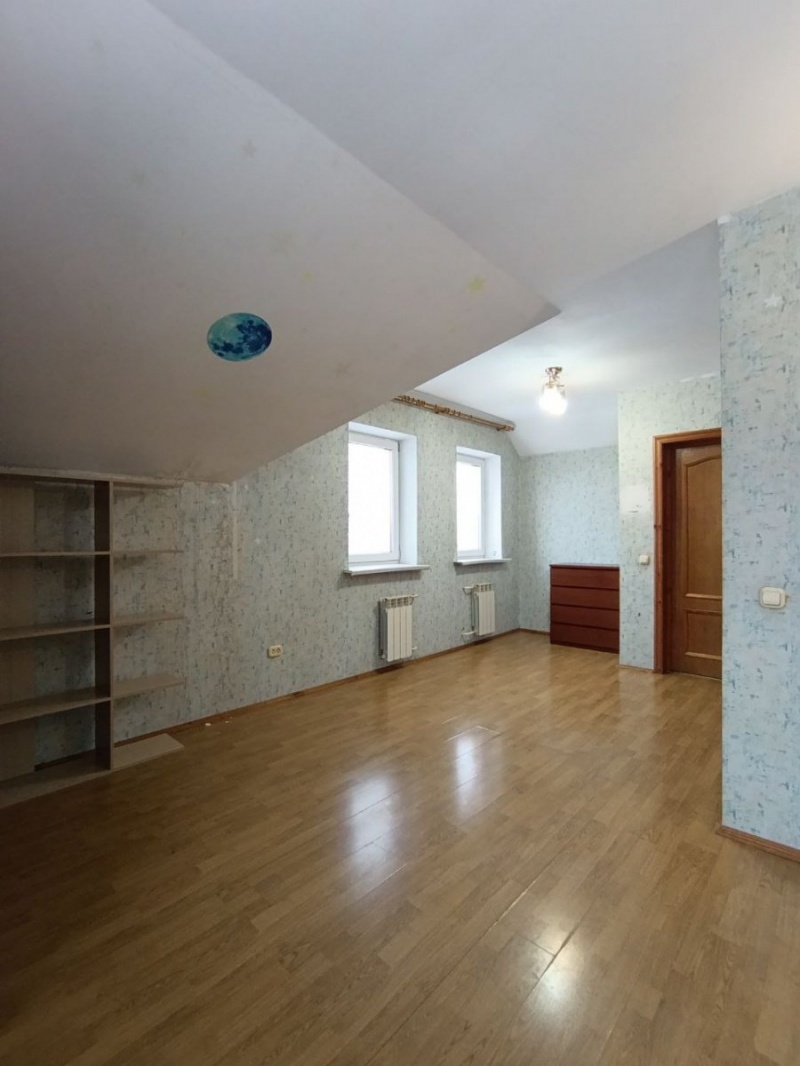 2-этажный коттедж, 215 м²