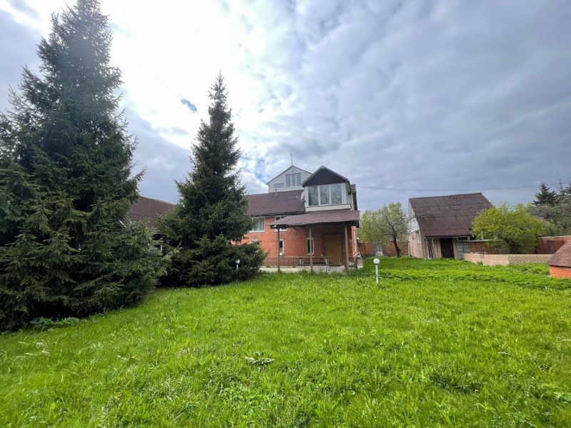 3-этажный дом,300 м²