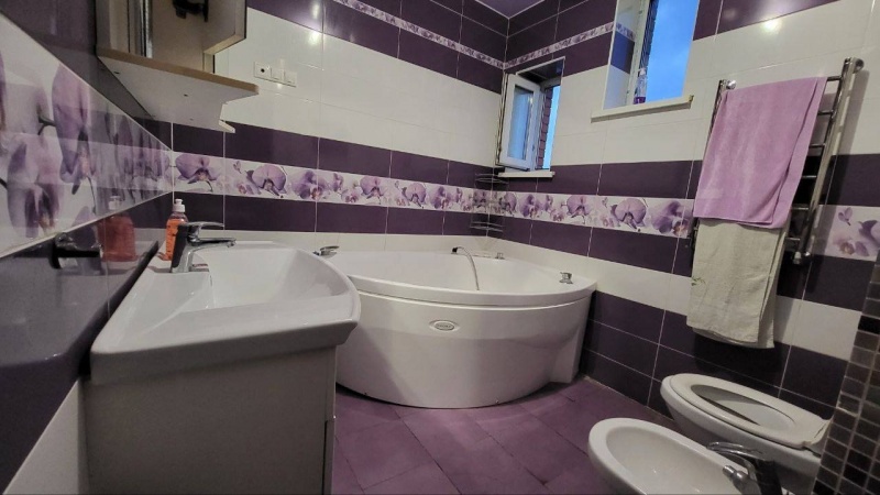 3-этажный дом, 300 м²