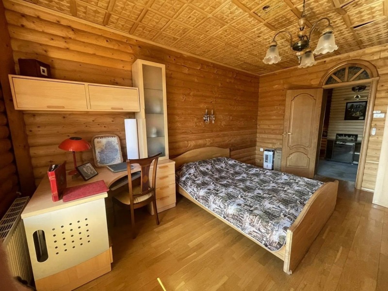 40% часть 3-этажного дома, 300 м²