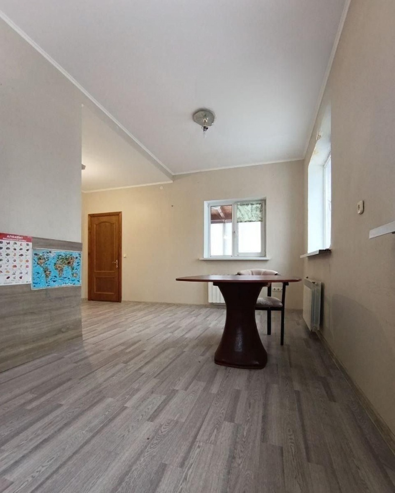 2-этажный коттедж, 215 м²