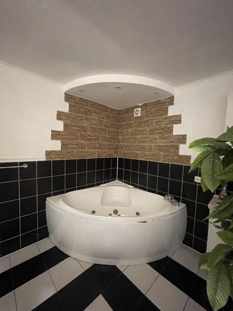 3-этажный дом, 600 м²