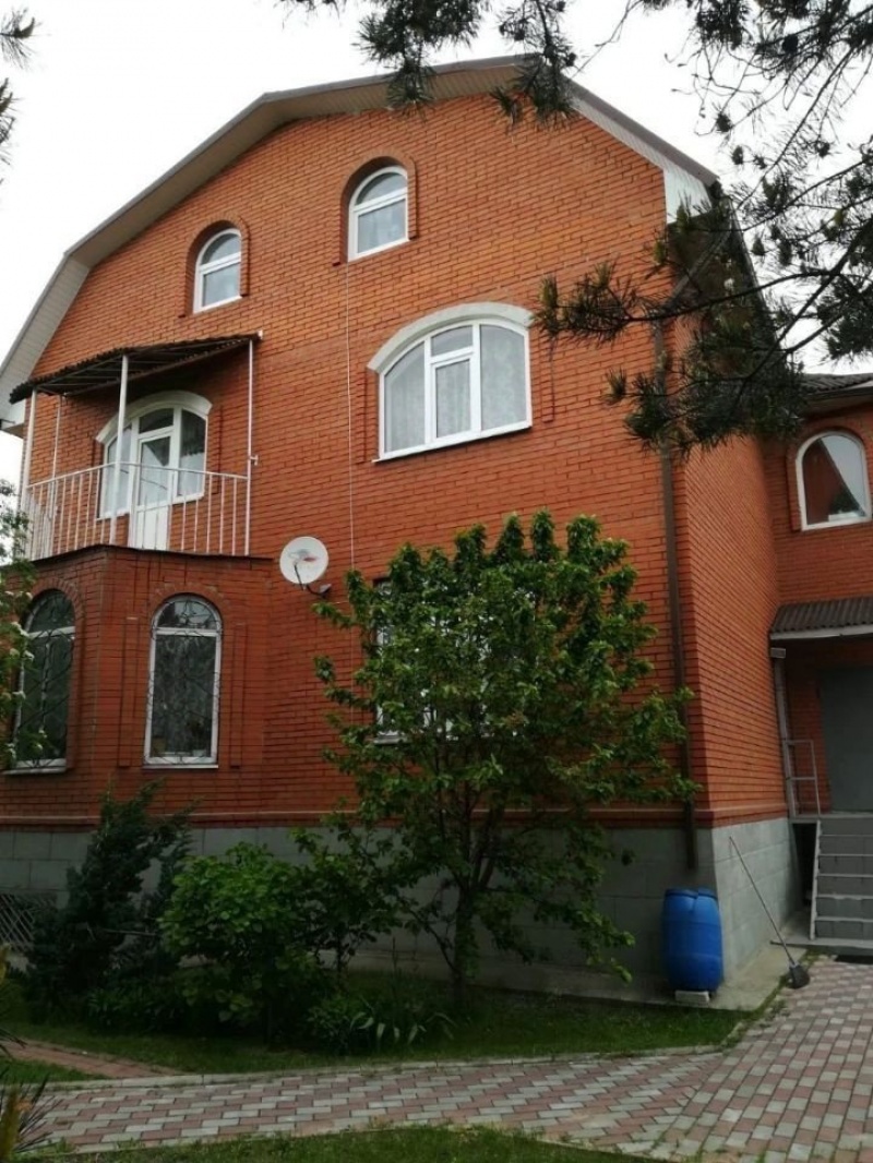 3-этажный дом, 450 м²