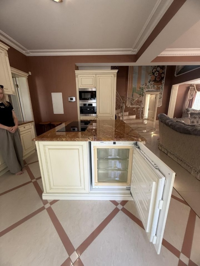 3-этажный коттедж, 420 м²
