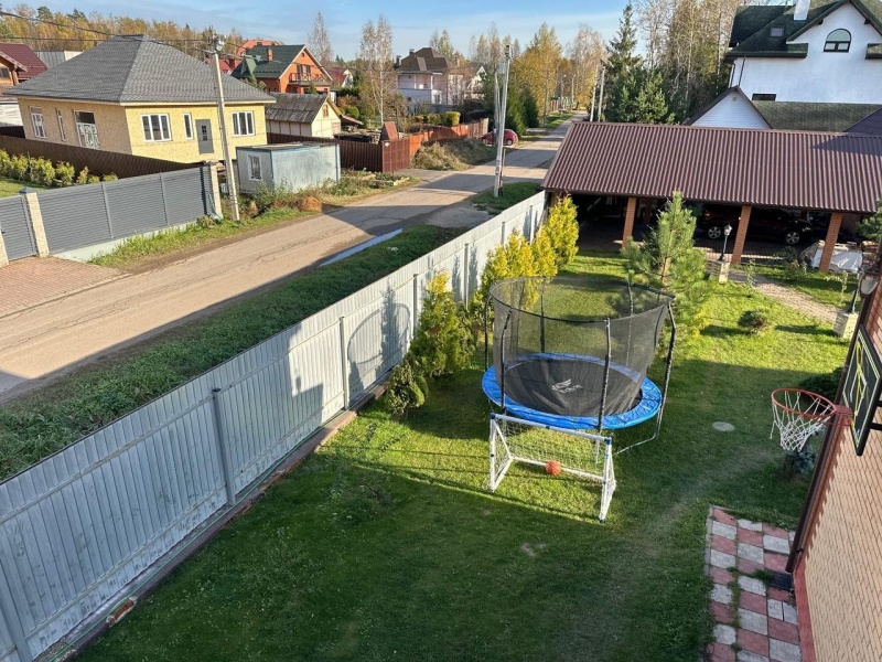 3-этажный коттедж, 250 м²