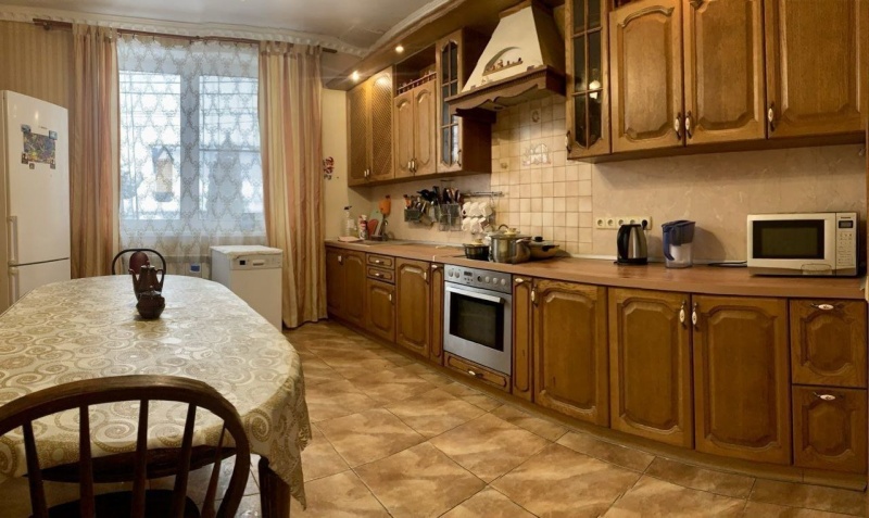 3-этажный дом, 430 м²