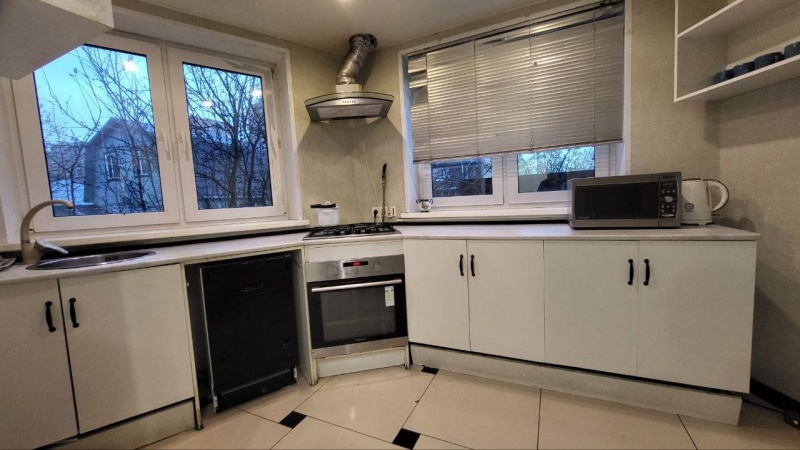 3-этажный дом, 300 м²