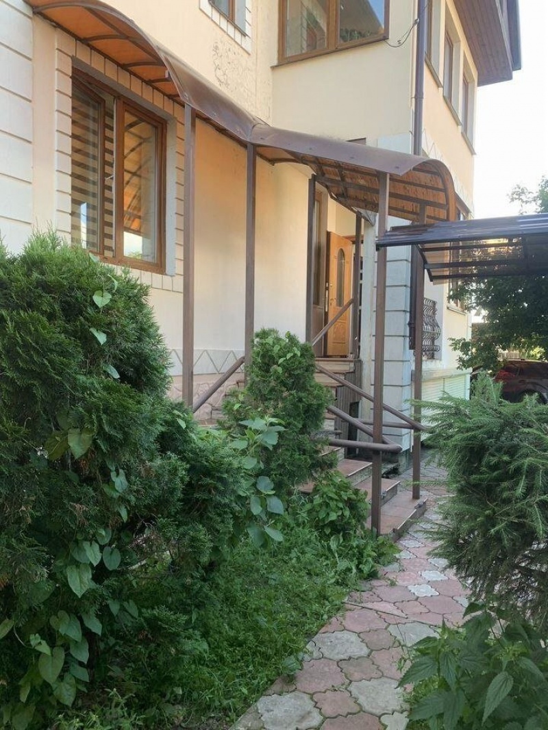 3-этажный дом, 430 м²