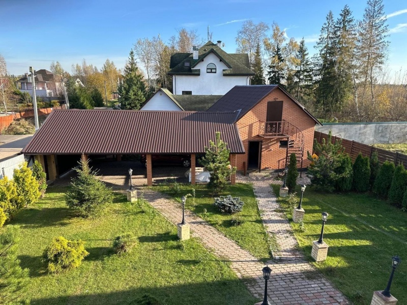 3-этажный коттедж, 250 м²