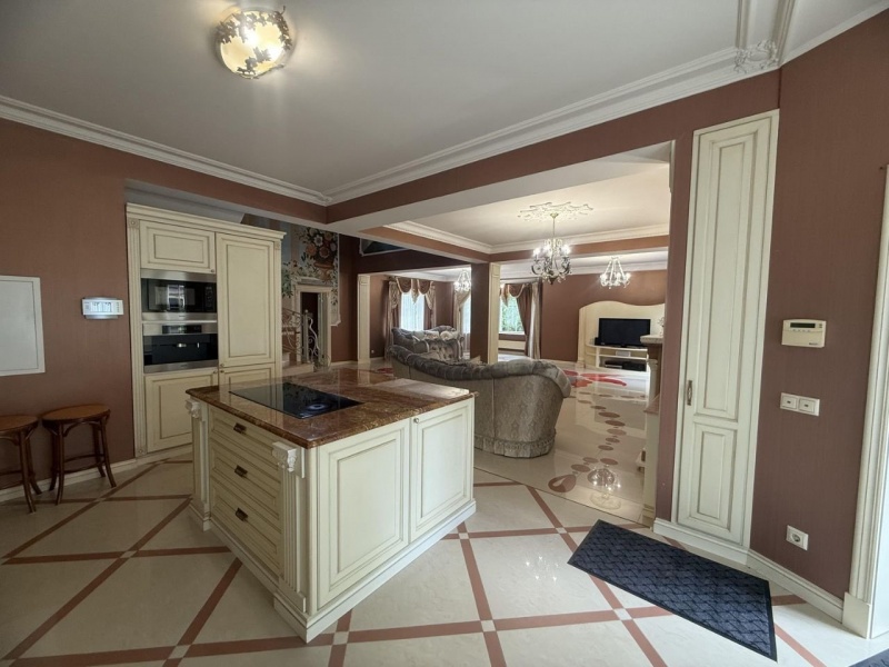 3-этажный коттедж, 420 м²