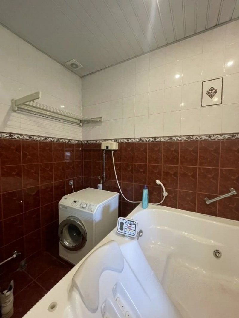 40% часть 3-этажного дома, 300 м²