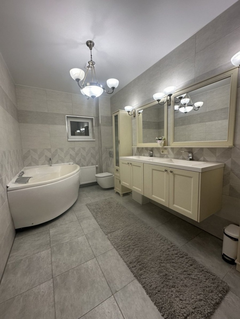 3-этажный коттедж, 250 м²