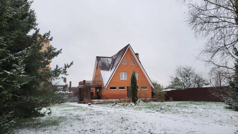 3-этажный дом, 300 м²